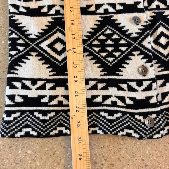 Chaps Women’s Medium Southwestern Style Button Up Sweater Vest Cardigan NWT - Picture 5 of 7